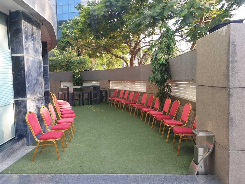 Hotel Dev Aadi