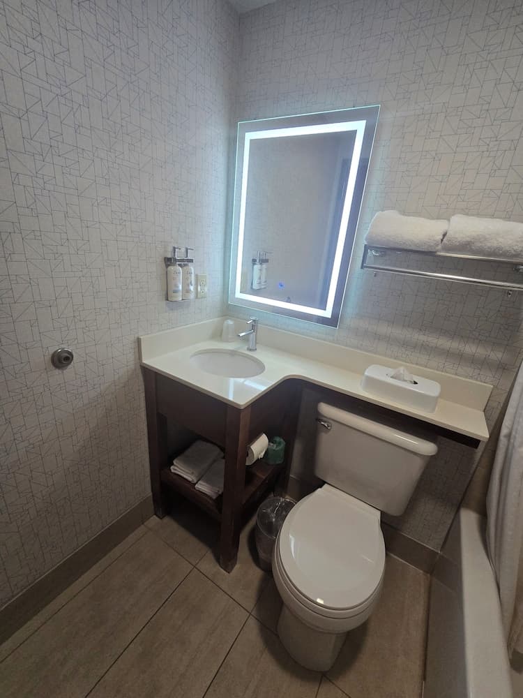 Best Western Roslyn-Long Island Hotel