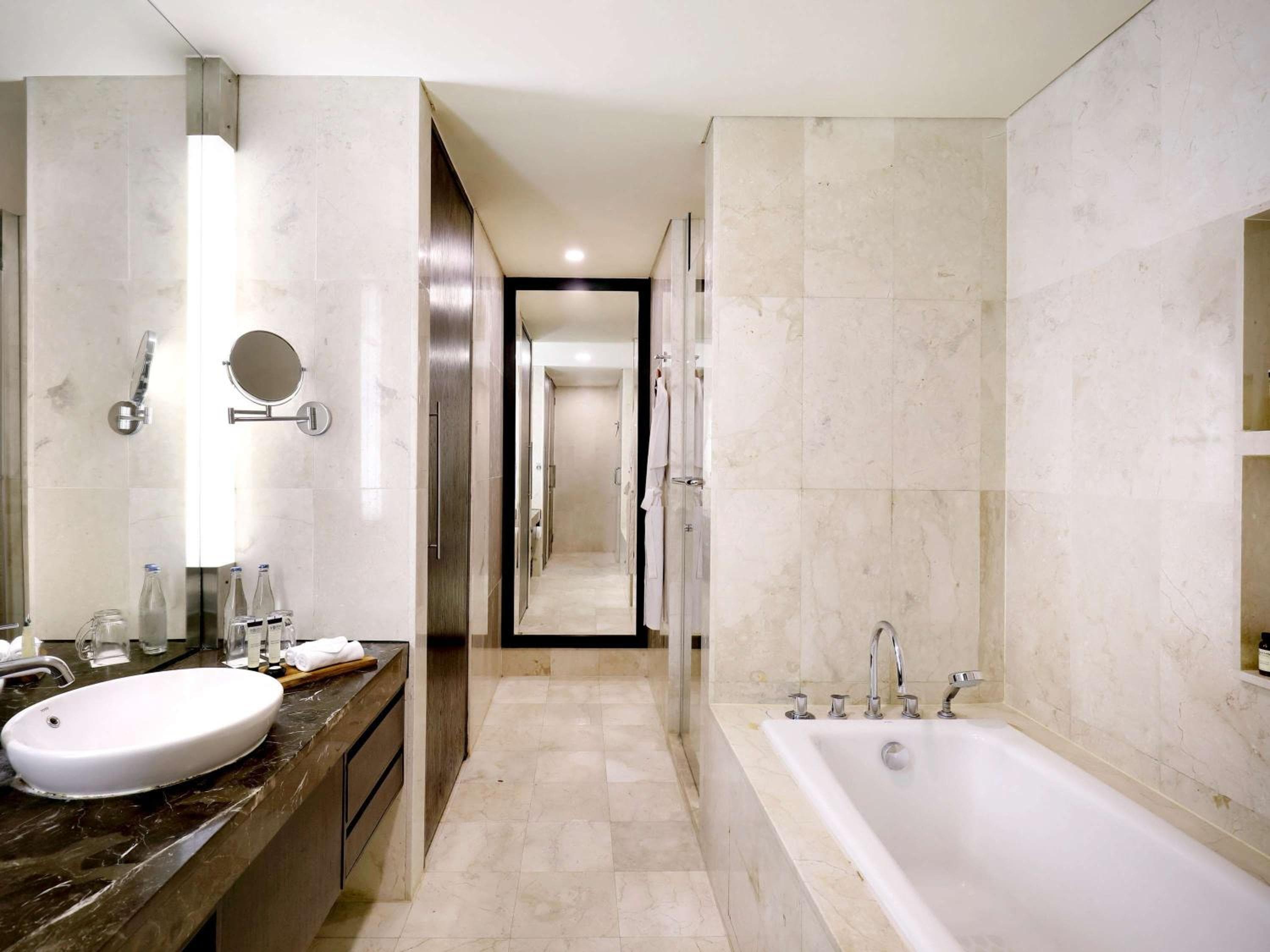 Nuitee hotel image
