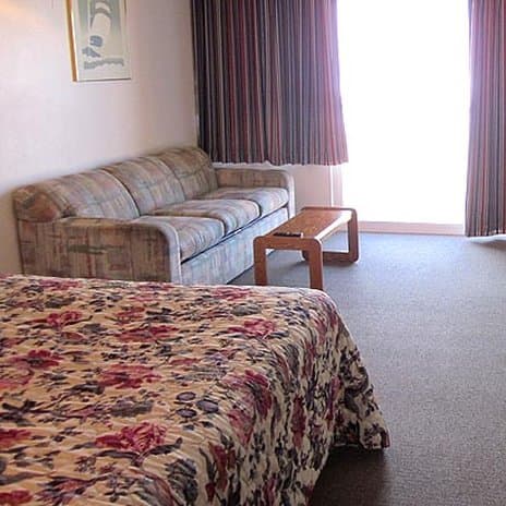 Cozy Cove Beachfront Resort Inn