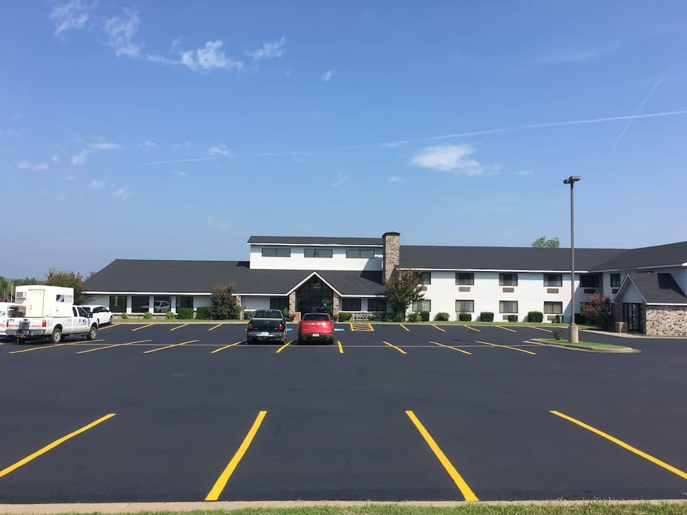 Regency Inn And Suites