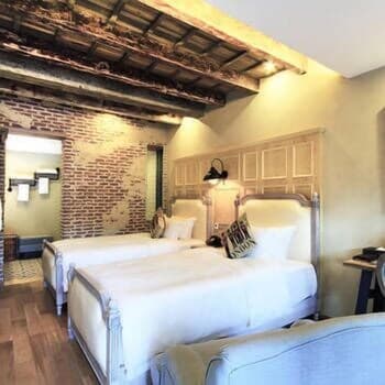 Mailang Theme Hostel