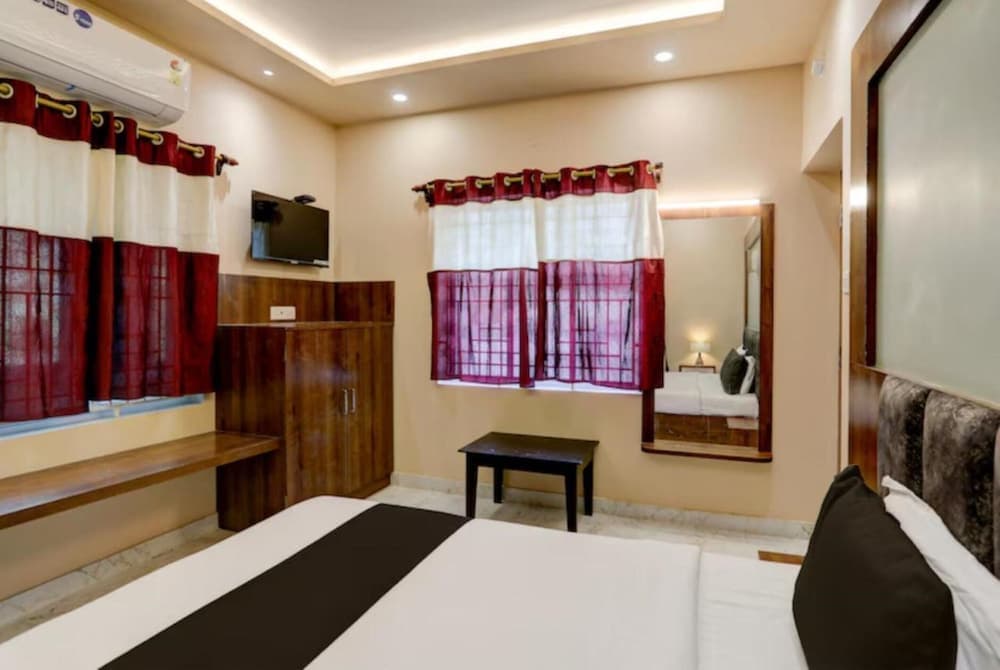 Goroomgo Ruby House Puri