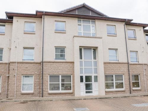 7 Riverside Gardens