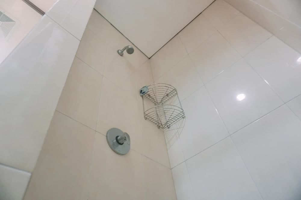 Spacious and Homey 2BR Mangga Dua Apartment By Travelio