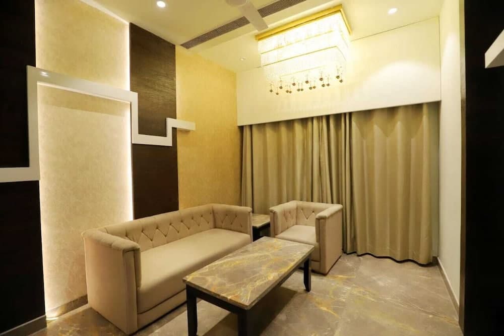 Hotel Skylark