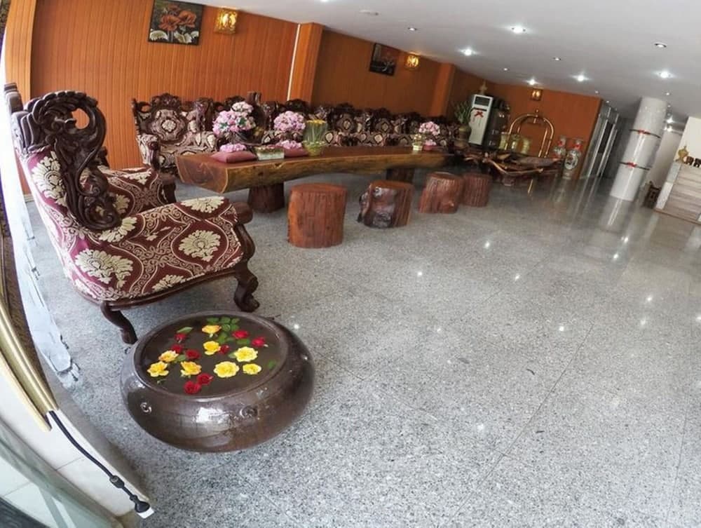 Hotel 82