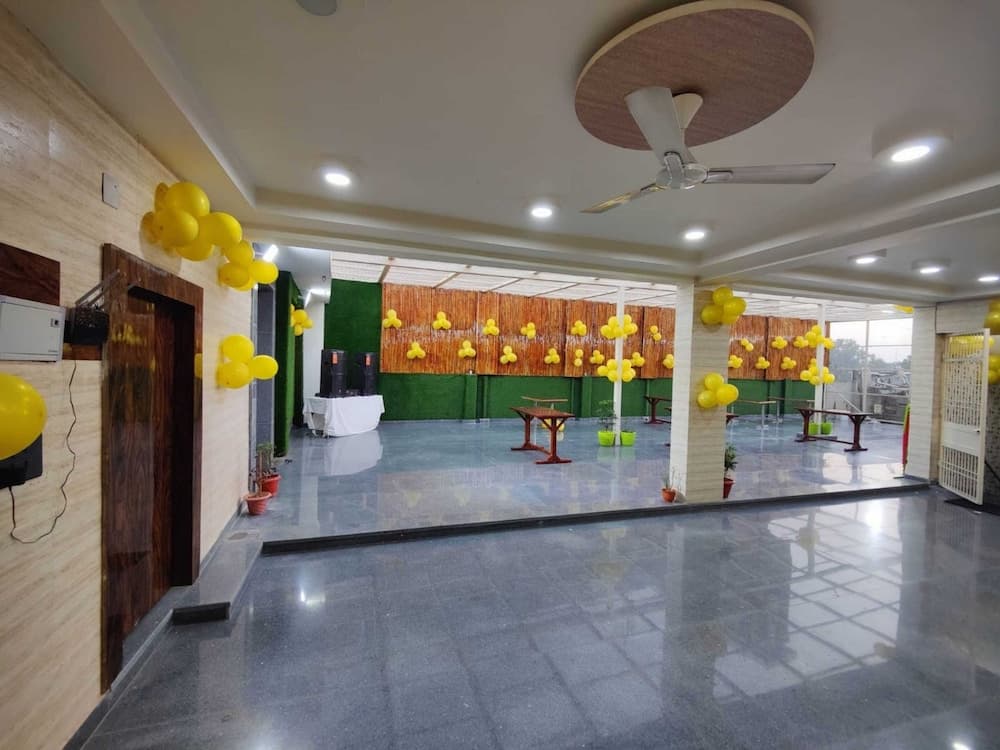 Hotel Vrindavan Palace