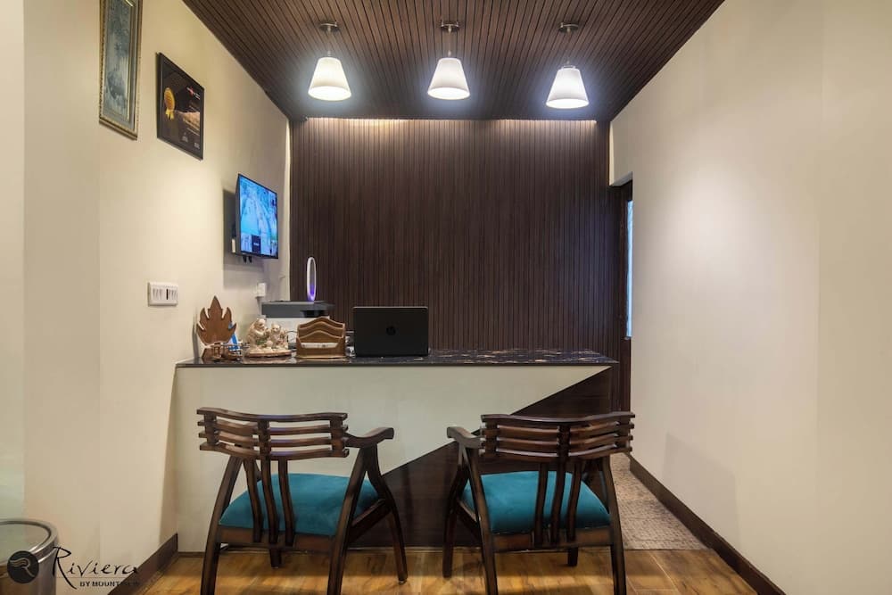 Hotel Riviera By Mount view