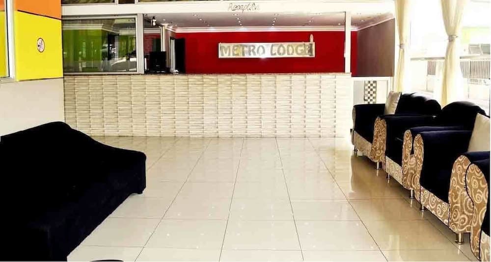 Metro Lodge Beach
