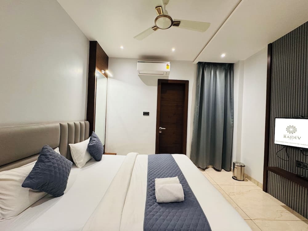 Hotel Rajdev INN