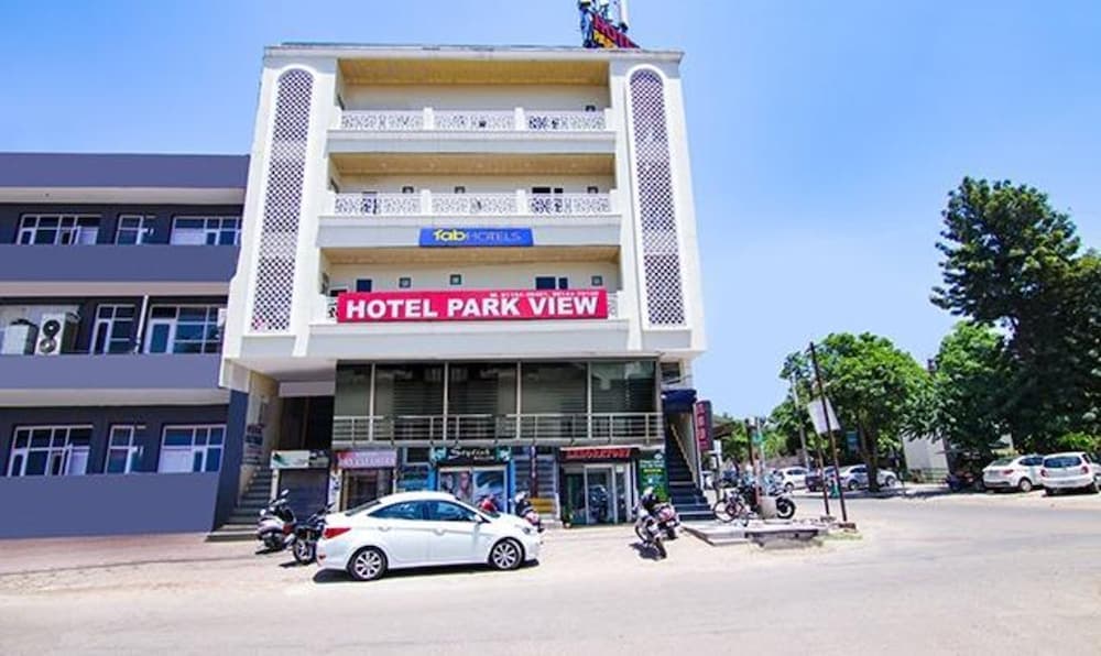 Fabhotel Park View