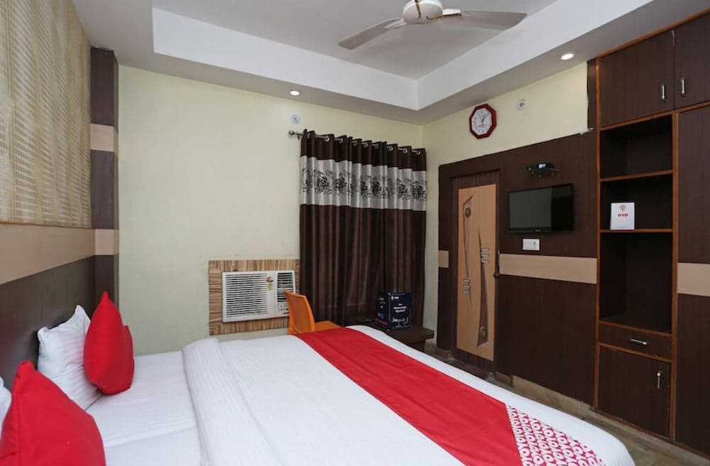 Hotel Crystal Inn