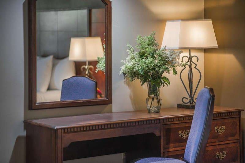 Cloverleaf Residence Suites
