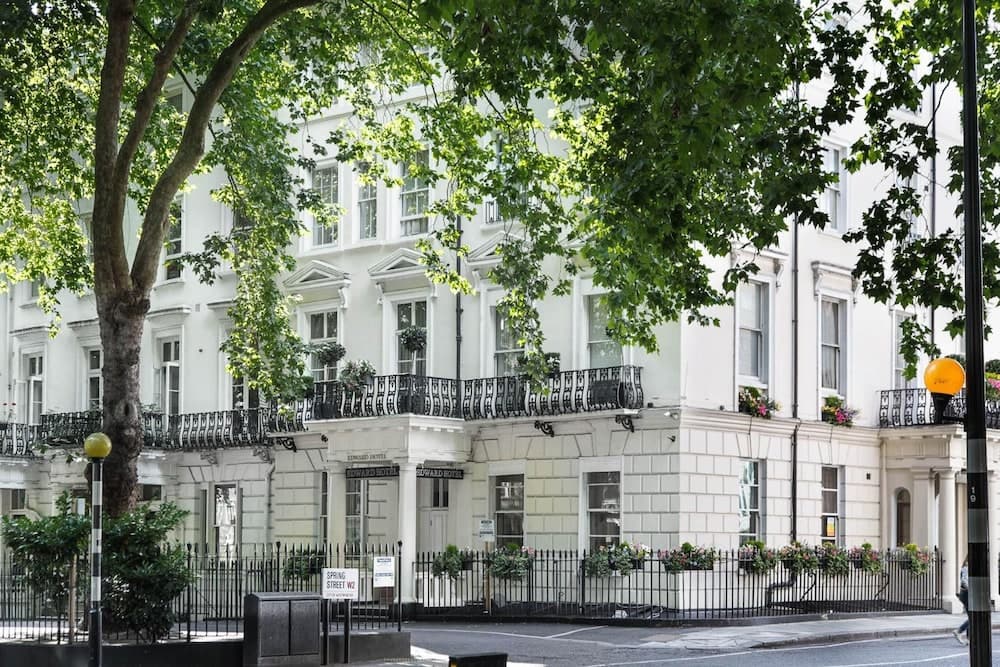 Edward Hotel