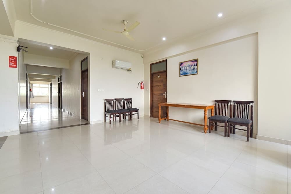 Fabhotel Shiv Palace