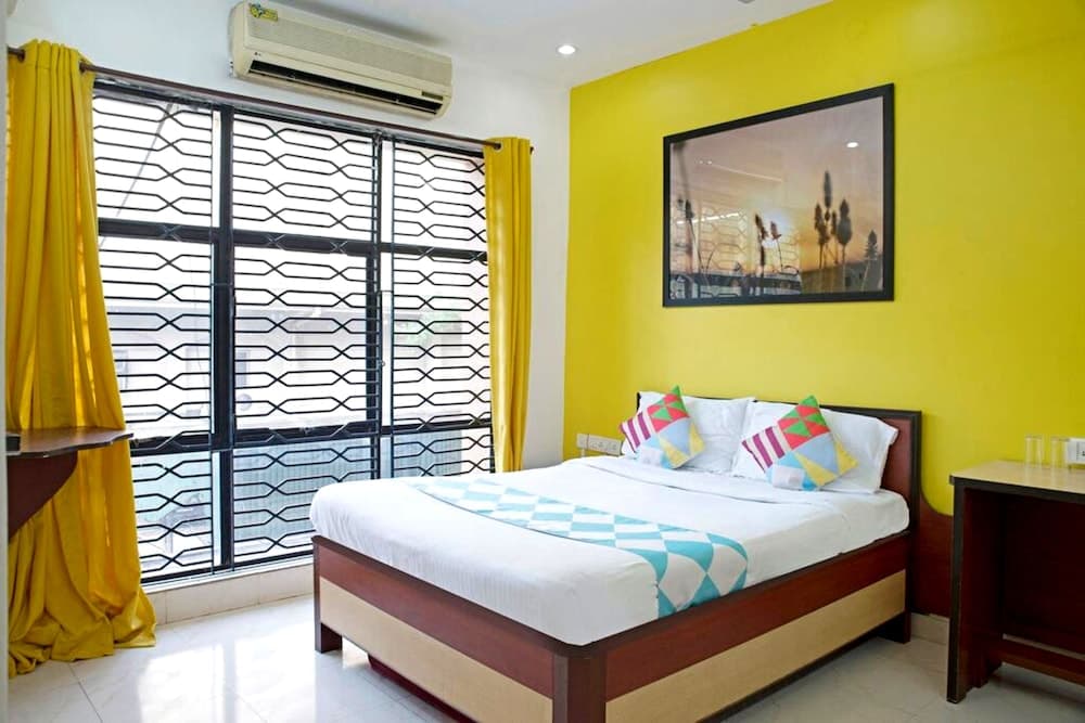 Goroomgo Space Town Kolkata