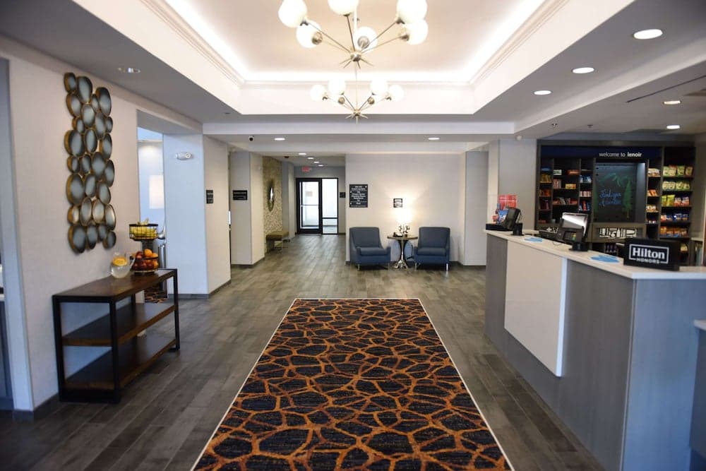 Hampton Inn & Suites Lenoir, NC