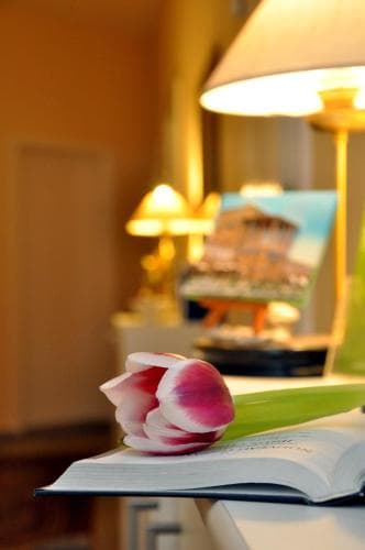 Apadana Hotel