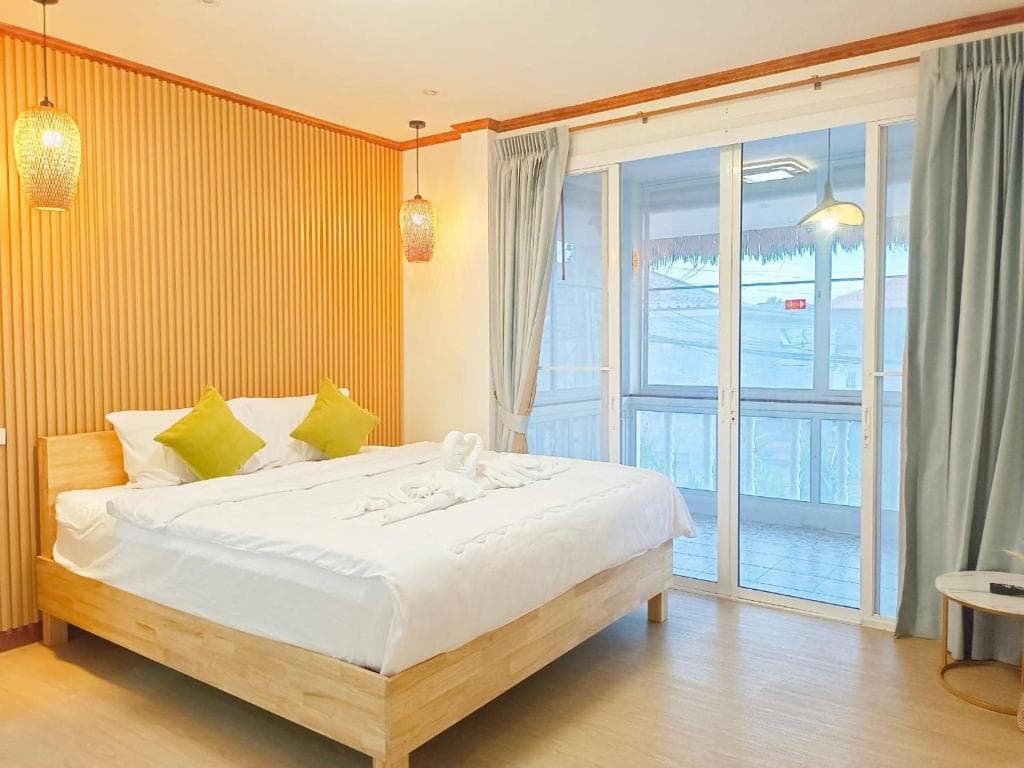 Jomtien Beach Pool Villa บ้านพูลวิลล่าติดทะเล หาดจอมเทียน