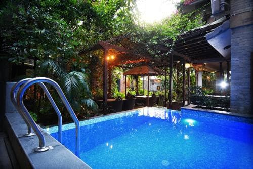 Hotel Middle Path