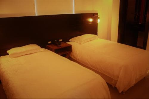 Hotel 1945