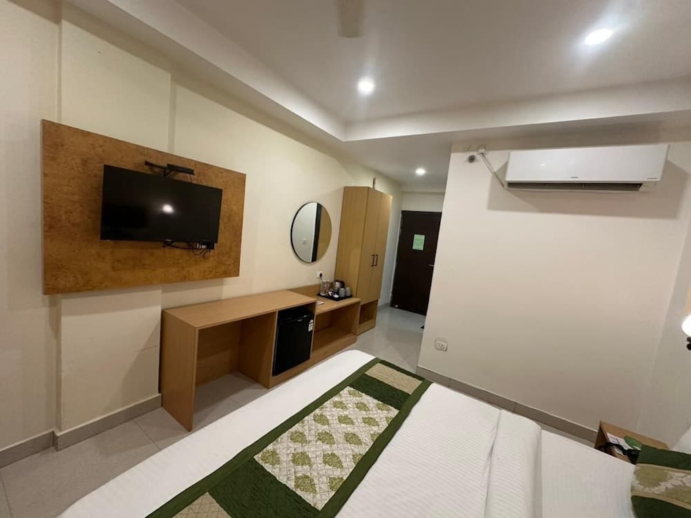 Yatharth Inn