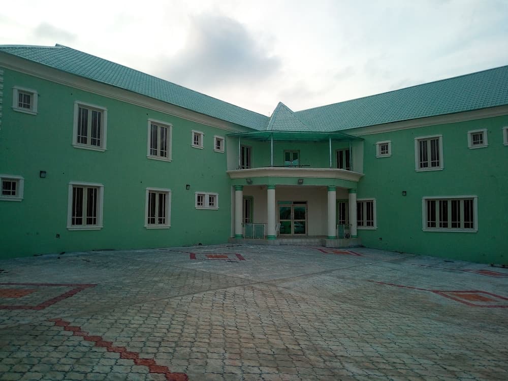 Wise Hotel