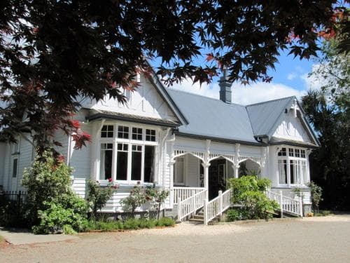 The White Elephant Accommodation - Hostel