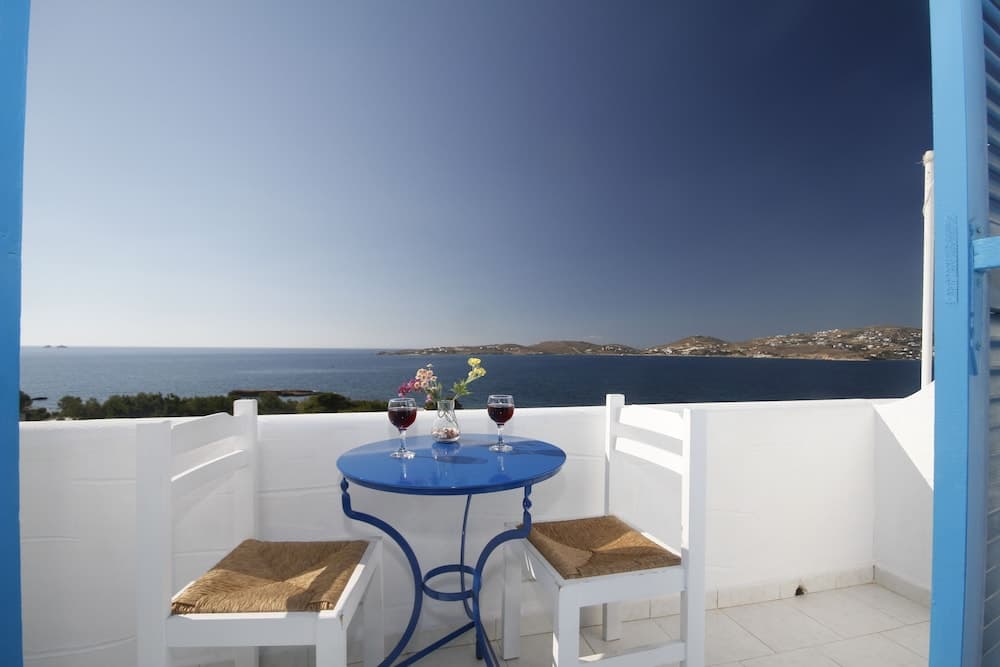Stratos Apartments & Studios