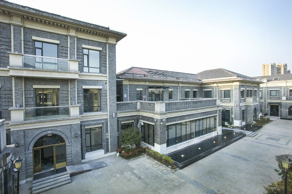 Zuoyouke Theme Hotel