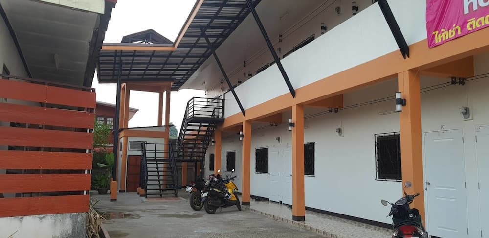 Chonlada Place