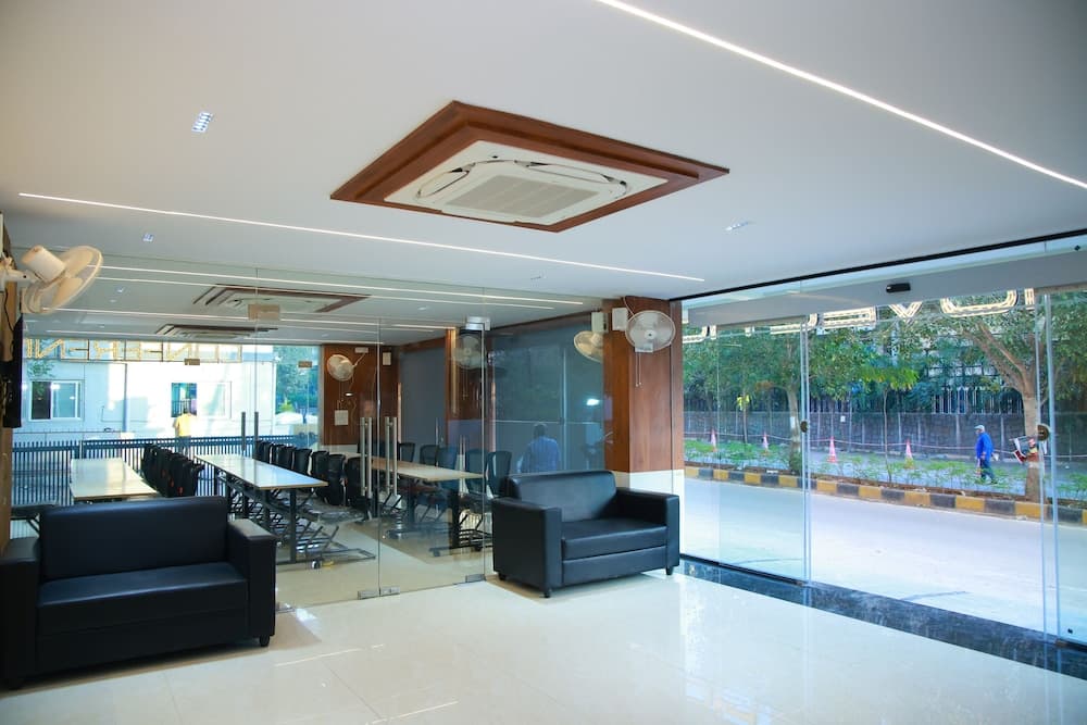 NOVEL HOTEL