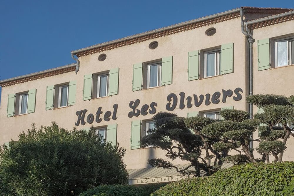Les Oliviers