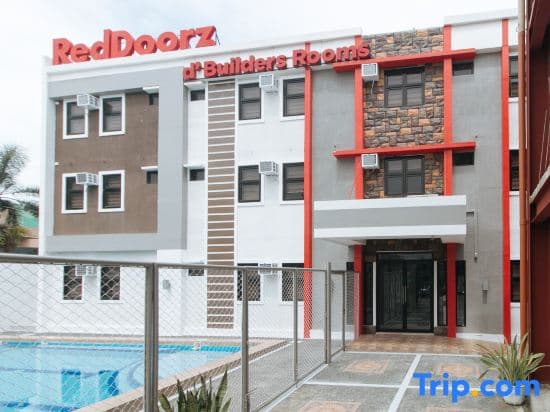 RedDoorz Plus at DBuilders Poblacion BGC