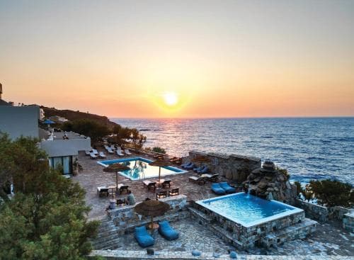 Cavos Bay Hotel and Studios