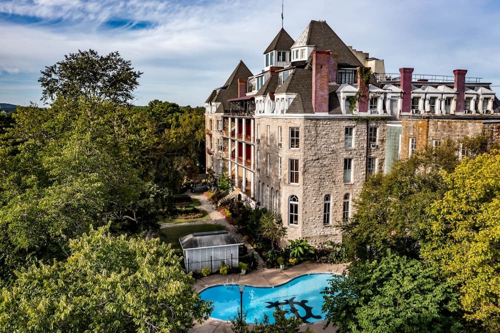 1886 Crescent Hotel and Spa