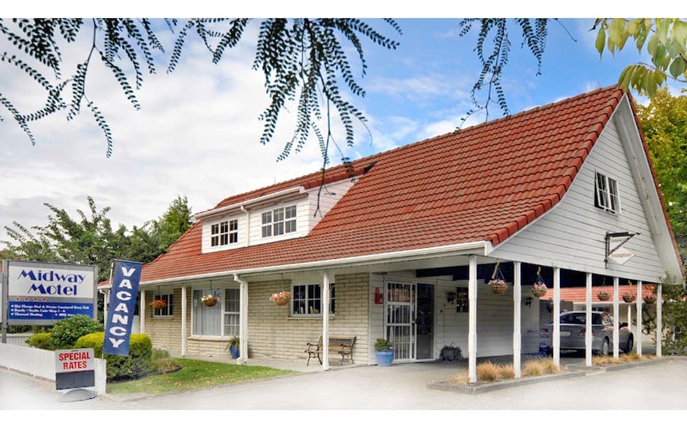 Midway Motel