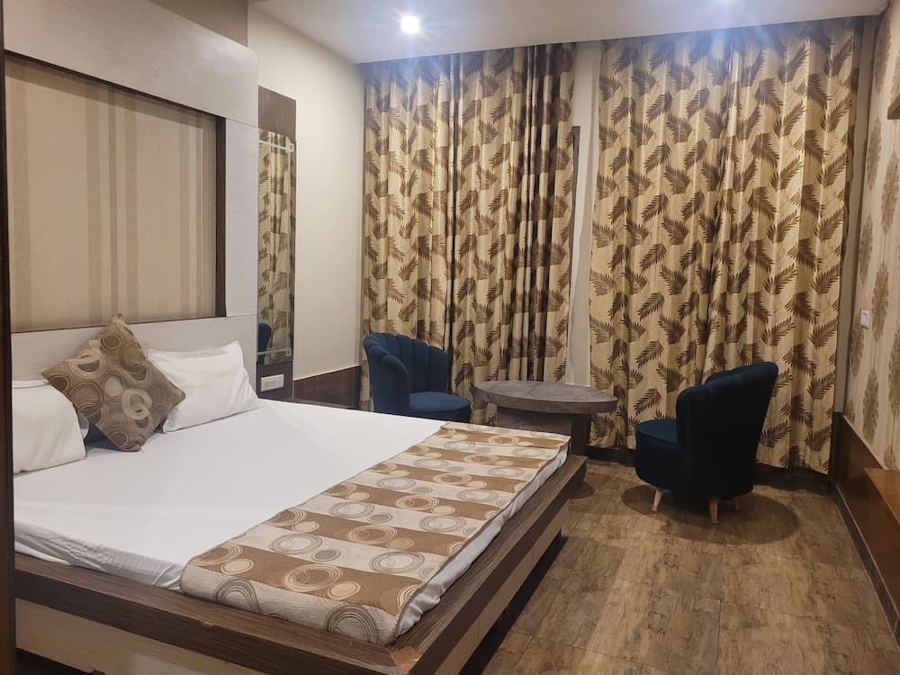 The Aura Grand