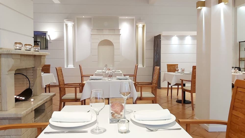 Akrogiali Exclusive Hotel
