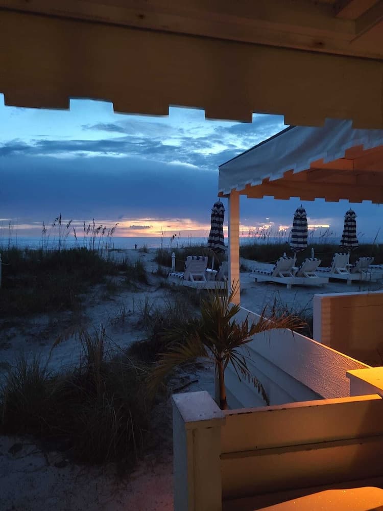 Bungalow Beach Resort