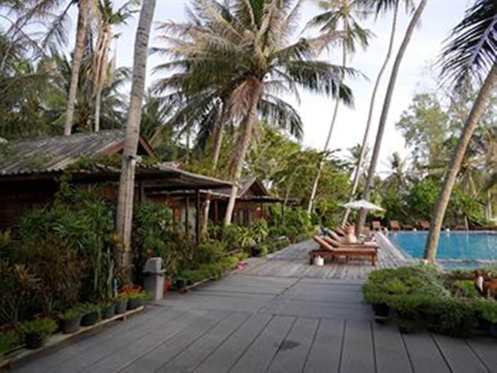 Sunset Cove Resort