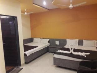 HOTEL SAIMEERA PALACE