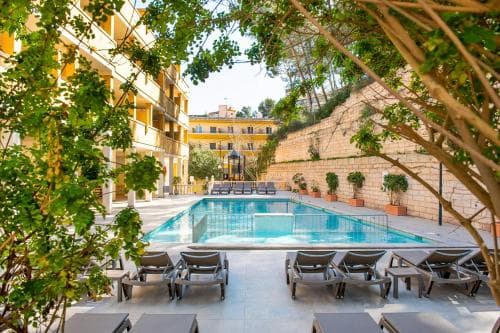 Flor Los Almendros Hotel