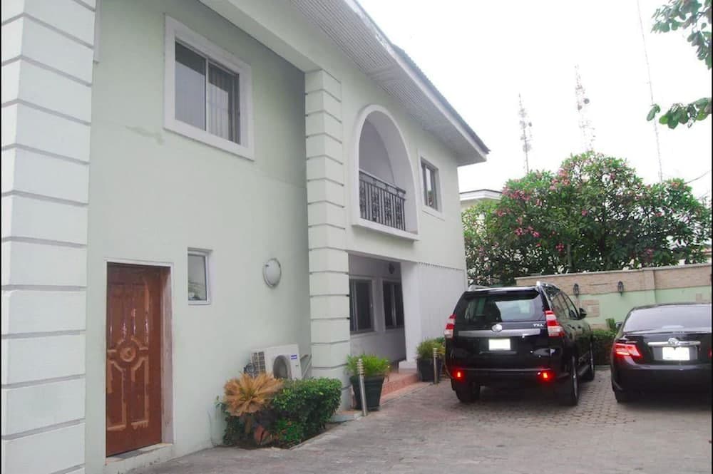 Hillside Gardens Studio A- 7B Abimbola Awoniyi Close Victoria Island