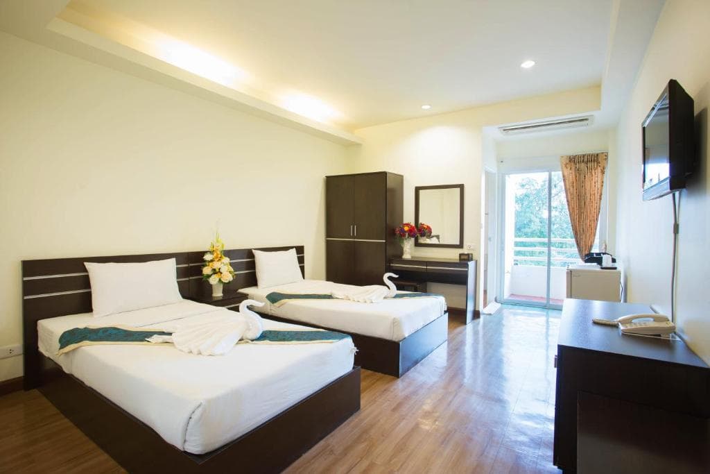 โรงแรมธาราคีรีเพลส