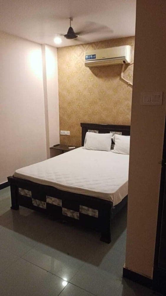 iROOMZ Lake View Palace