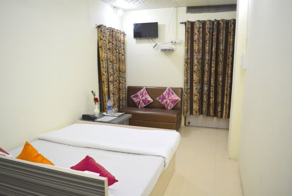 Goroomgo Mayur Jabalpur
