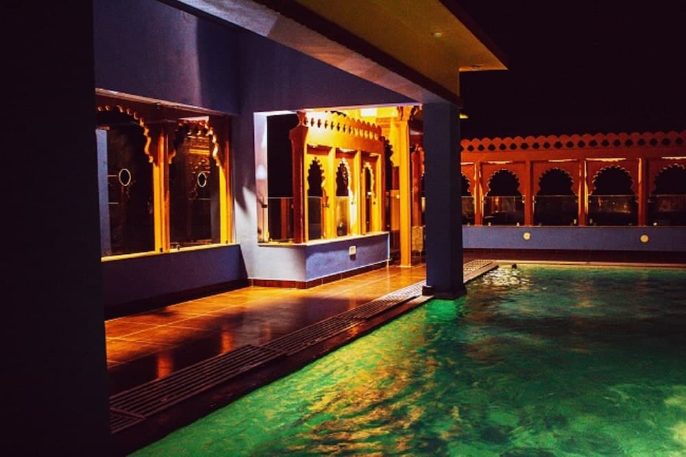 Hotel Charan Kamal