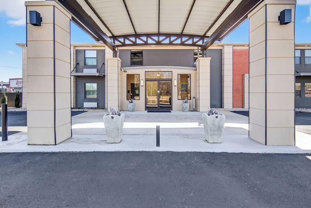12 Oaks Hotel